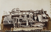 Type d'habitation indigène de Jézo et de bateaux etc.