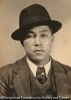 (帽子をかぶった男性像)