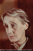 Virginia Woolf dans sa maison de Londres, 1939