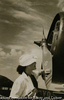 （女性と飛行機）