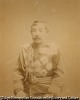 (礼服の男性像)